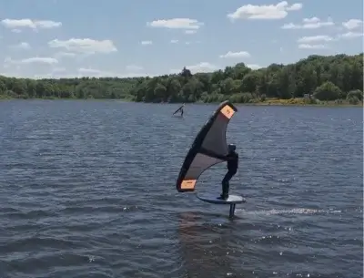 Winfoil sur les lac de bouzey lors d'un hebergement chez les amis de la nature