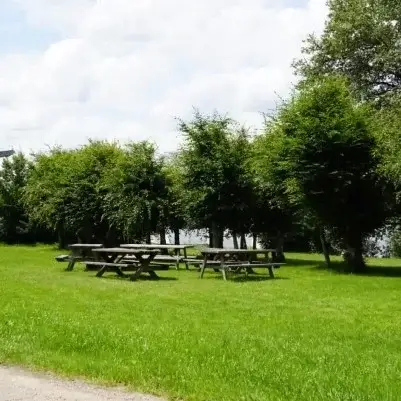 Cadre naturel et espaces extérieurs au bord du lac