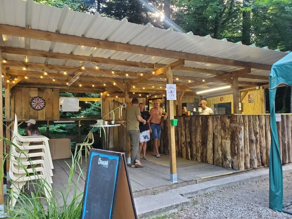 La nouvelle paillotte du camping